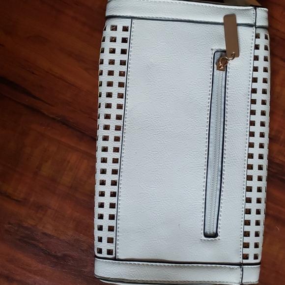 Clutch - Picture 2 of 3